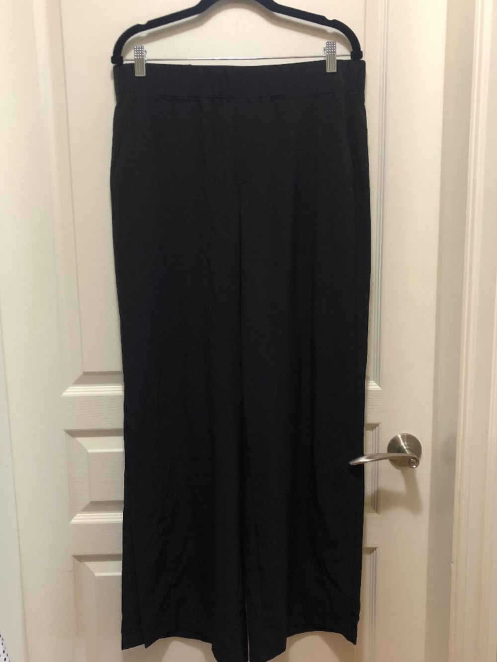 Hyba women’s black athletic pant elastic waist snaps at ankles